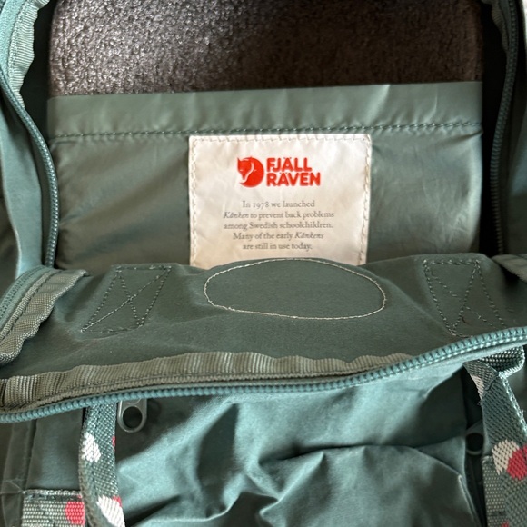 Fjallraven Kånken Mini Backpack in Teal and Pink - Picture 3 of 8